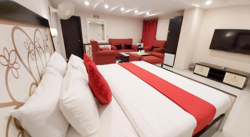 Hotel Mairona Gulberg Lahaur Zewnętrze zdjęcie